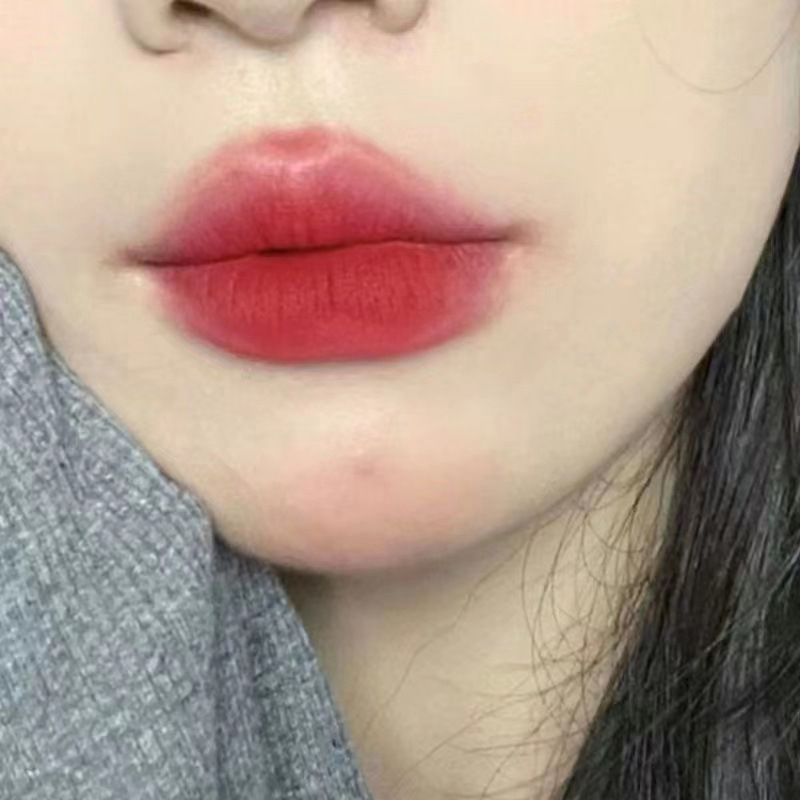 Matte Lip Lacquer – Smooth Color Finish